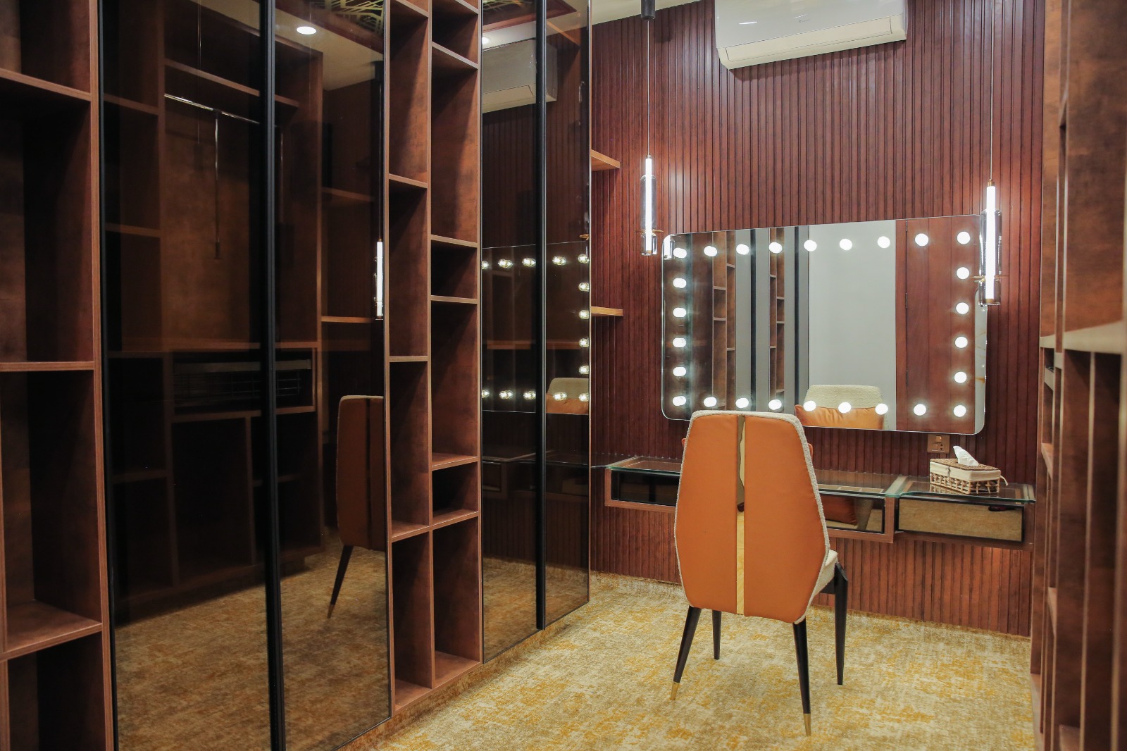 BAHRIA INTELLECTUAL VILLAGE TOP DESIGNER 5 BEDROOM 30 MARLA AMAZING VILLA WITH SWIMMING POOL HOUSE FOR SALE