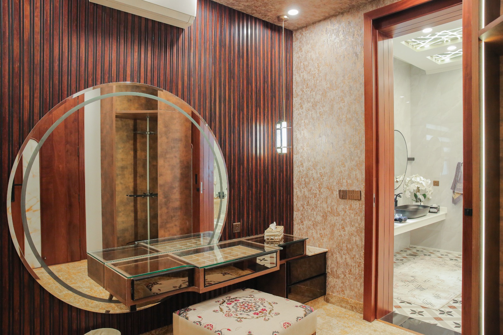 BAHRIA INTELLECTUAL VILLAGE TOP DESIGNER 5 BEDROOM 30 MARLA AMAZING VILLA WITH SWIMMING POOL HOUSE FOR SALE