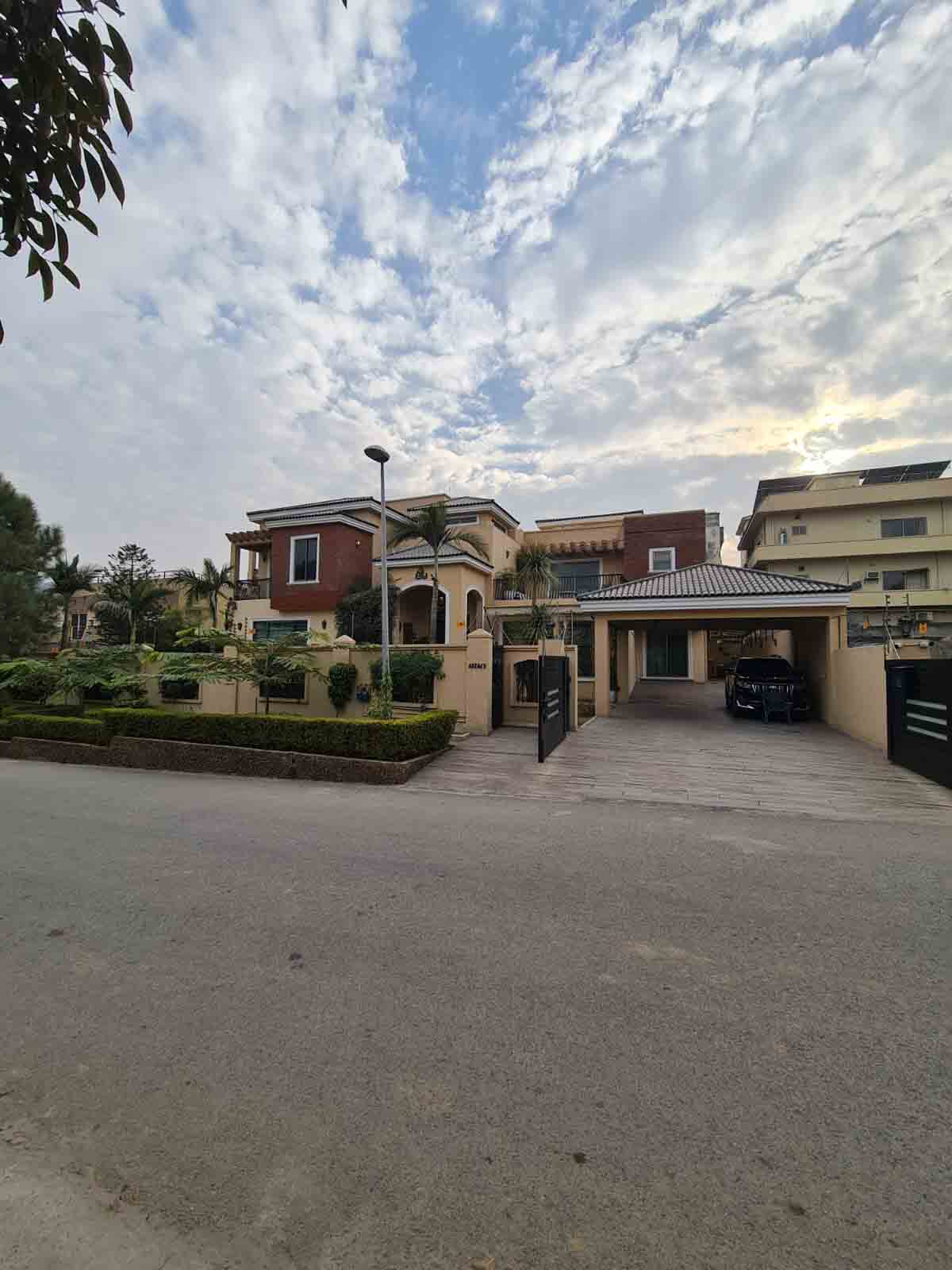 Villa Novella: A Stunning 2-Kanal Italian Villa with Modern Interiors & Multi-Level Design