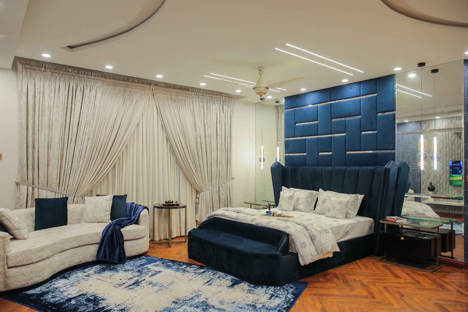 BAHRIA INTELLECTUAL VILLAGE TOP DESIGNER 5 BEDROOM 30 MARLA AMAZING VILLA WITH SWIMMING POOL HOUSE FOR SALE