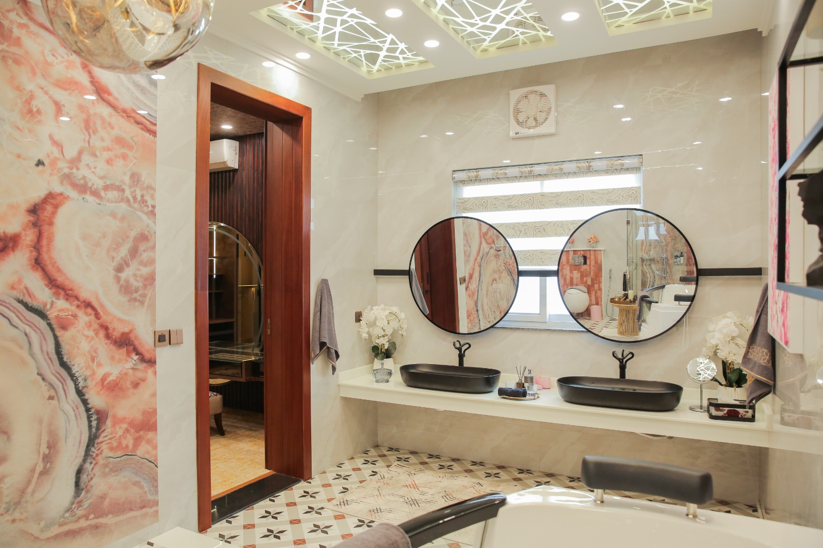 BAHRIA INTELLECTUAL VILLAGE TOP DESIGNER 5 BEDROOM 30 MARLA AMAZING VILLA WITH SWIMMING POOL HOUSE FOR SALE